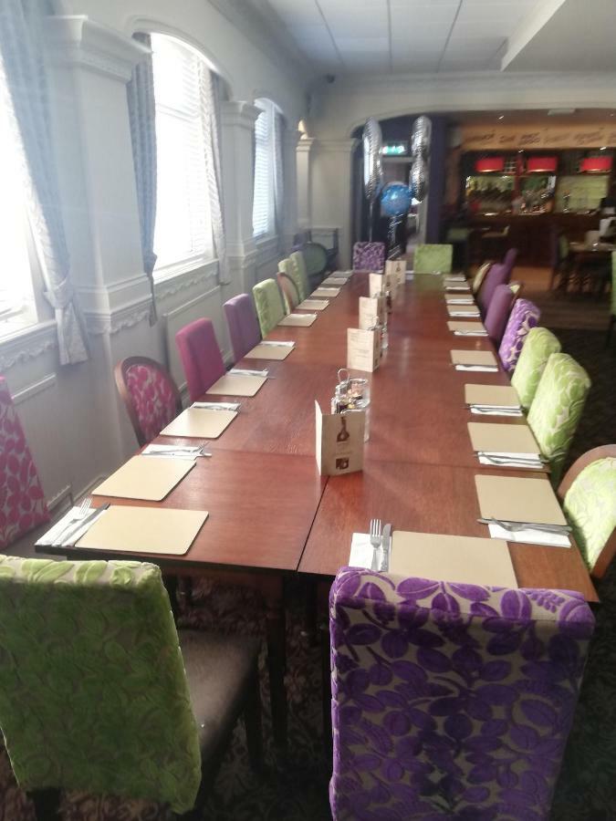 The Masons Arms Hotel Bridgend  Zewnętrze zdjęcie